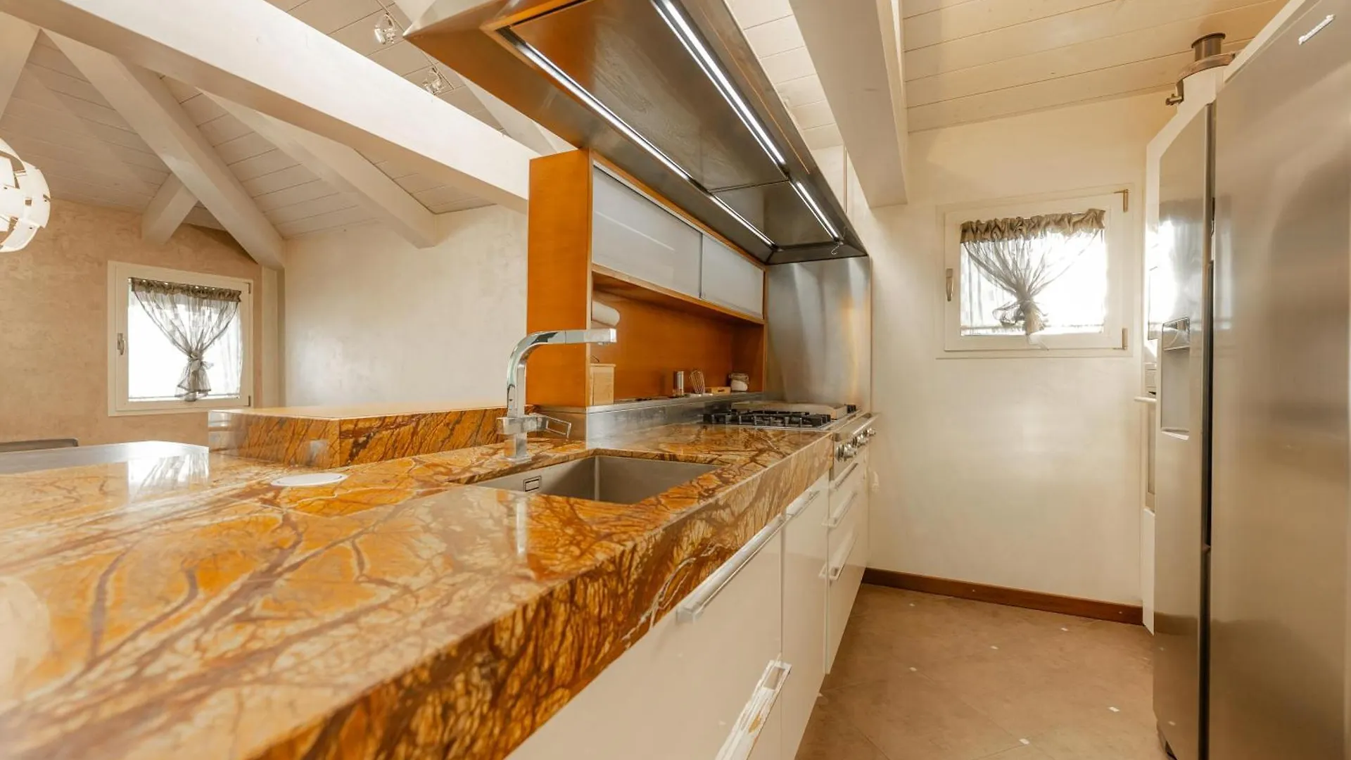 شقة Luxury Burano Penthouse With Lagoon View Terrace And Jacuzzi 0*,